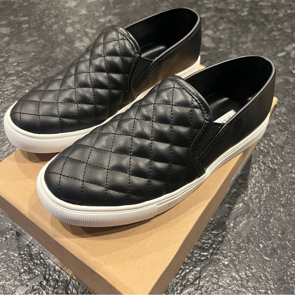 Steve Madden slip on sneaker